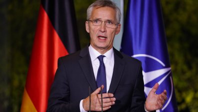 НАТО: Русия опитва да замрази войната, събира сили за догодина
