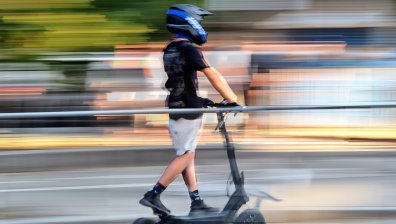 Българите масово спряха да купуват тротинетки  - влизат в сила новите изисквания