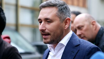 Валентин Тончев за Костадин Ангелов: Хибридна атака с много ботокс и малко пудра