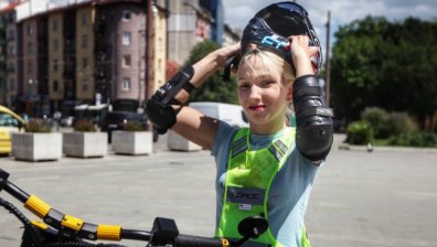 Защо Емили Йорданова лети по магистралите с тротинетка?