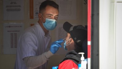 Над 1000 заразени в петък, починали са 10 души с Ковид-19 (ОБНОВЕНА)