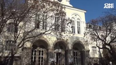 Баща нахлу в класна стая в пловдивско училище с цел саморазправа с ученик