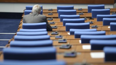 Депутатите решават за увеличението на допустимия извънреден труд