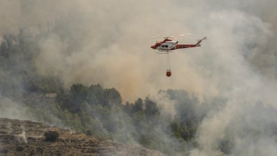 Борба с пожара в Аликанте, евакуират стотици