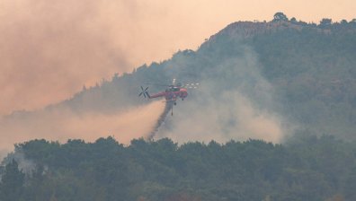 Пожарът, пламнал до гръцката граница, вече бушува и у нас