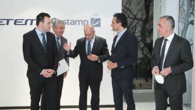 Министър Лорер посети завод за автомобилни компоненти в София