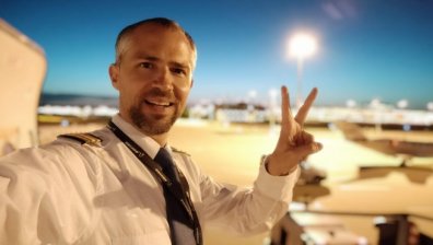 Водещият на "Авиошоу" получи награда от Асоциацията на българските авиокомпании