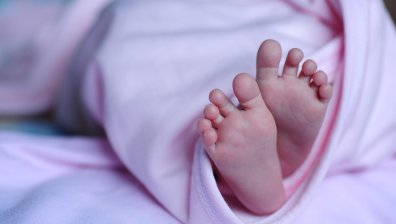 11-месечно бебе почина след 3 часа в сгорещена кола, родителите му били на църква