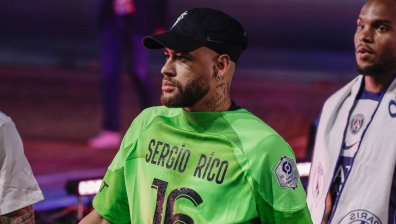 Обвиняват Неймар в незаконно строителство на имение, грози го солена глоба