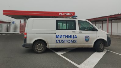 "Митниците" с ударна акция в "Лукойл Нефтохим" и складове с горива