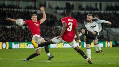 Рууни и "Дарби" сведоха глави пред "Манчестър Юнайтед"