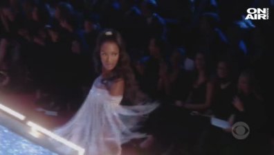 Черната перла Наоми Кембъл навърши 48 години