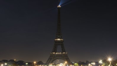 Айфеловата кула отваря за туристи при специални мерки