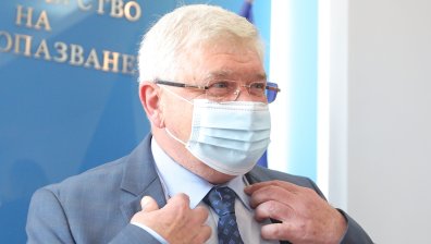 Министър Ананиев с положителен тест за Ковид-19, под карантина е