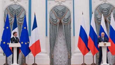 Френско издание публикува извадки от уникален разговор между Путин и Макрон