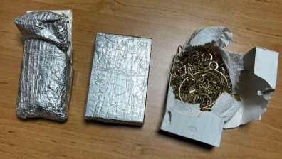 Митничари на "Лесово" хванаха скрити златни накити за 100 хил. лв.