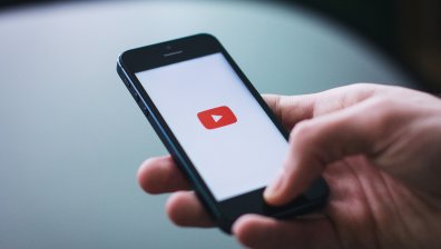 И YouTube започва кампания срещу дезинформацията около ваксините