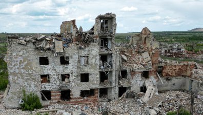 Загинали, ранени и хиляди без ток след размяна на удари в Украйна