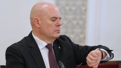 Гешев пише до ФБР и Европол - иска експертиза от тях за взрива срещу него