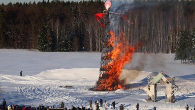 Огън и традиции: Русия празнува Масленица (СНИМКИ)