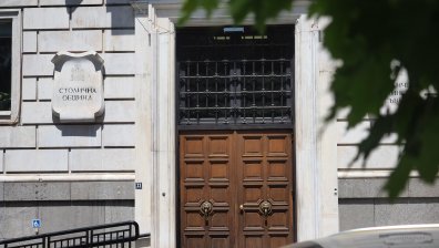 Бивш депутат свали с вишка украинското знаме от сградата на СО