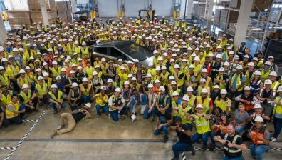 Tesla пусна първия Cybertruck в производство