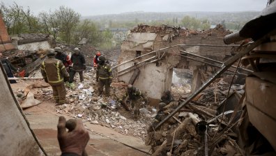Двама души загинаха при руски обстрел до град Купянск