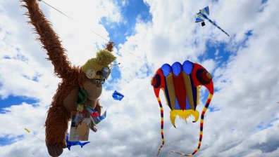 Фестивал на хвърчилата в Кейптаун акцентира върху психичното здраве (СНИМКИ)
