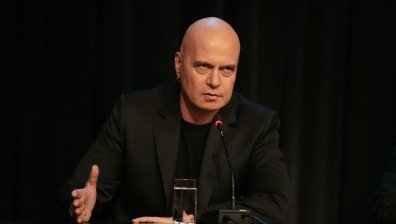 Трифонов: Политическият ни живот е отражение на самите нас - мечти, страхове, отвращение...