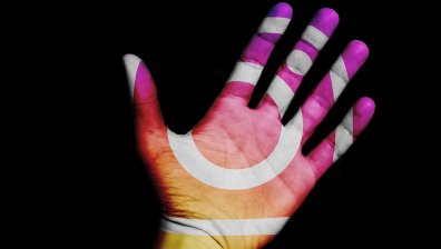 16-годишнa се самоуби заради анкета в Instagram