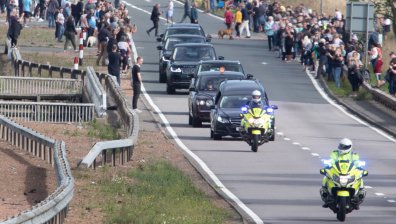 Местят ковчега на Елизабет II от Балморал в Единбург (Видео)