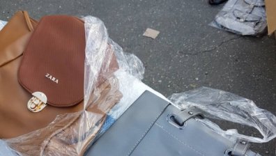 Митничари хванаха голямо количество чанти, боксерки и чорапи менте