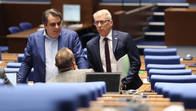 Денков към Костадинов: Във Варна нямаше автобуси, каквито вие плащате