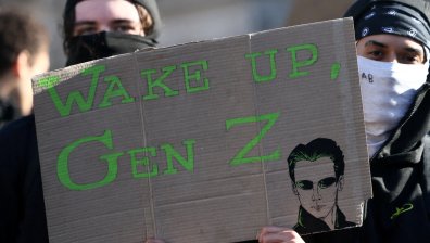 Поколението Z на протест в Европа: Скъпият живот изкара младите на улицата