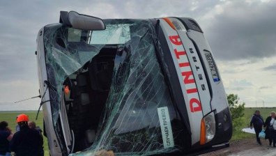 Автобус се блъсна в билборд на "Тракия", петима са в тежко състояние