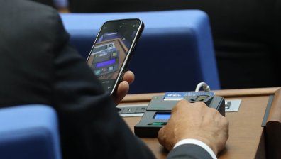 НС прие бюджета на ДОО, депутатите се скараха за заплатите и пенсиите