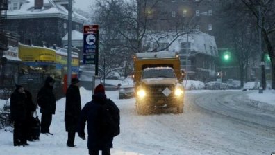 Загиналите в снежните бури в САЩ станаха 11 души