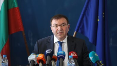 Министър Ангелов освободи шефа на "Медицински надзор"