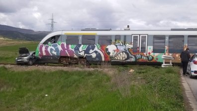 Влак блъсна автомобил по линията Кюстендил - Гюешево