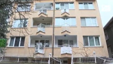 Живот в страх: Психично болен мъж тормози цял квартал, излиза гол със запасани ножове