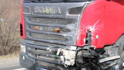 Български ТИР се преобърна на магистралата Ниш - Белград, блокира движението