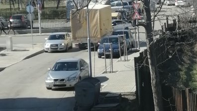 Опасно кръстовище на бул. "Монтевидео" и ул. "Маестро Кънев" в София