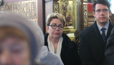 "Благославят убийци на деца": Митрофанова се спаси през задния вход на Руската църква