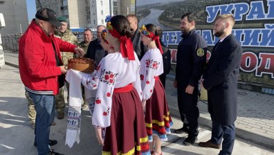 Гешев е в Украйна, посрещнаха го с питка