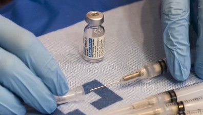 Johnson & Johnson спира временно производството на ваксината си срещу Ковид-19