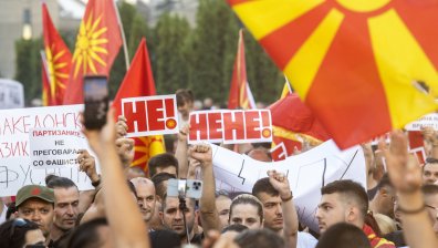 Парламентът на Северна Македония гласува френското предложение