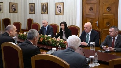 Радев обсъди с Габриел и службите действията след отвличането на корабите с български моряци