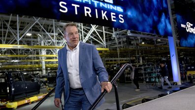 Босът на Ford със силни думи за САЩ и Китай в битĸaтa зa пaзapa нa eлeĸтpoмoбили