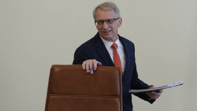 Областните управители остават на работа, кабинетът отказва да ги освободи