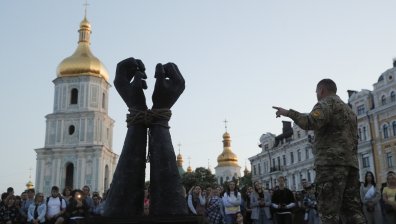 Украйна обвини унгарските власти: Бавят връщането на освободени военнопленници